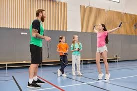 铃木一朗在 40 岁时依然能跑出内野安打，向外界证明了亚洲球员的体能极限